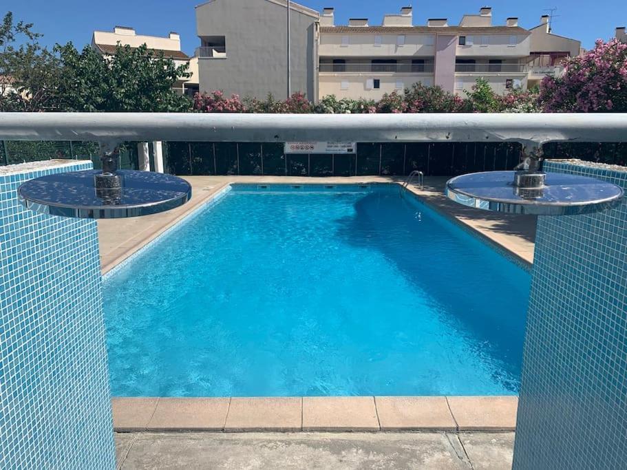 Grand Studio, Piscines, Proche