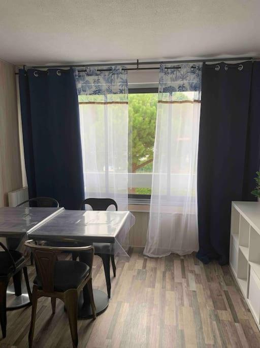 Grand Studio, Piscines, Proche