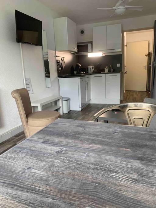 Appartement Grand Studio, Piscines, Proche